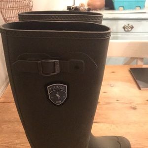Army green Kamik 1898 women’s rain boots